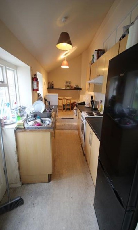 Click the photo for more details of Room in a shared student house, Eastgate Street