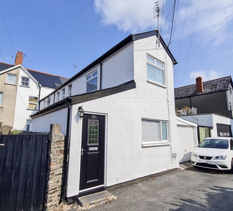 Click the photo for more details of Studio Flat, Alexandra Road
