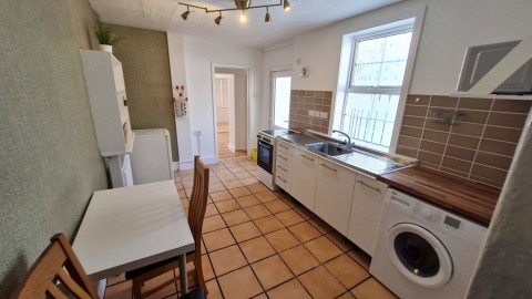 Click the photo for more details of Studio Flat, Alexandra Road