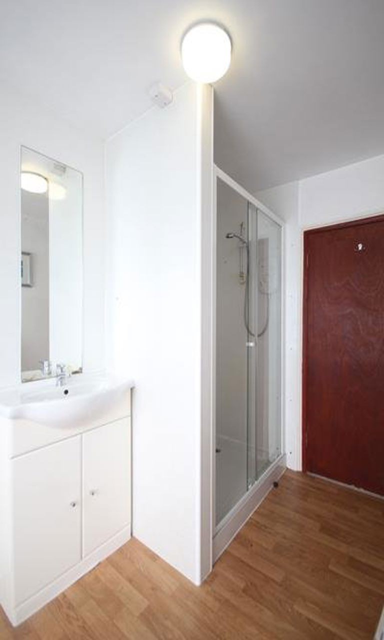 Images for Individual Room in a 6-Bed Shared Student House