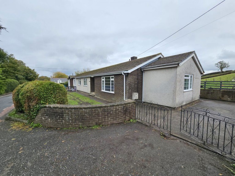 Images for Spacious 4 Bed, Comins Coch