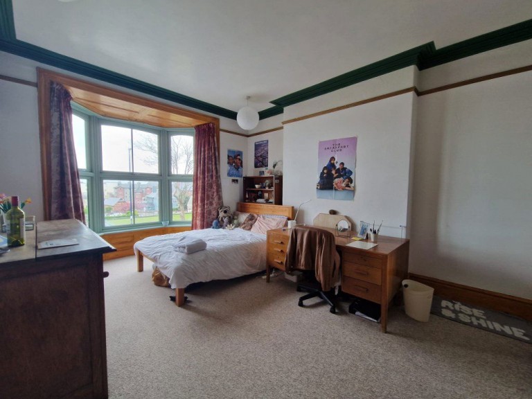 Images for 6 Bed House, North Road