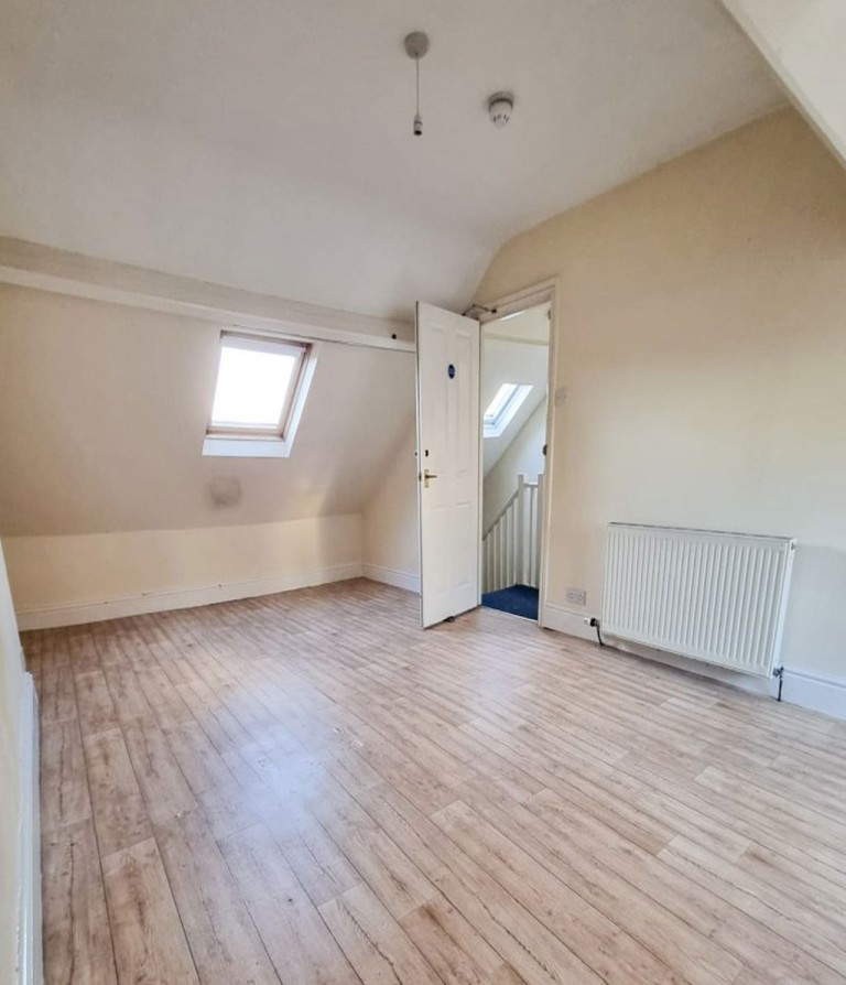 Images for 2 Bed Maisonette, North Road