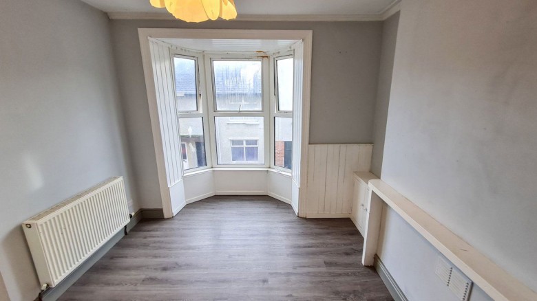 Click the photo for more details of Unfurnished 2-Bed Flat, Portland Road