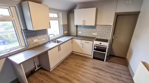 Click the photo for more details of Unfurnished 2-Bed Flat, Portland Road