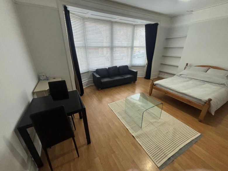 Click the photo for more details of Room with low deposit queens RD