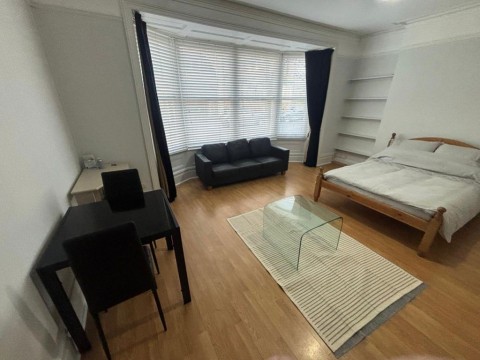 Click the photo for more details of Shared room with low deposit