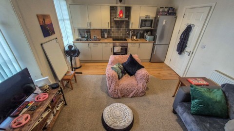 Click the photo for more details of Modern 2 Bed Furnished Flat, Bridge Street