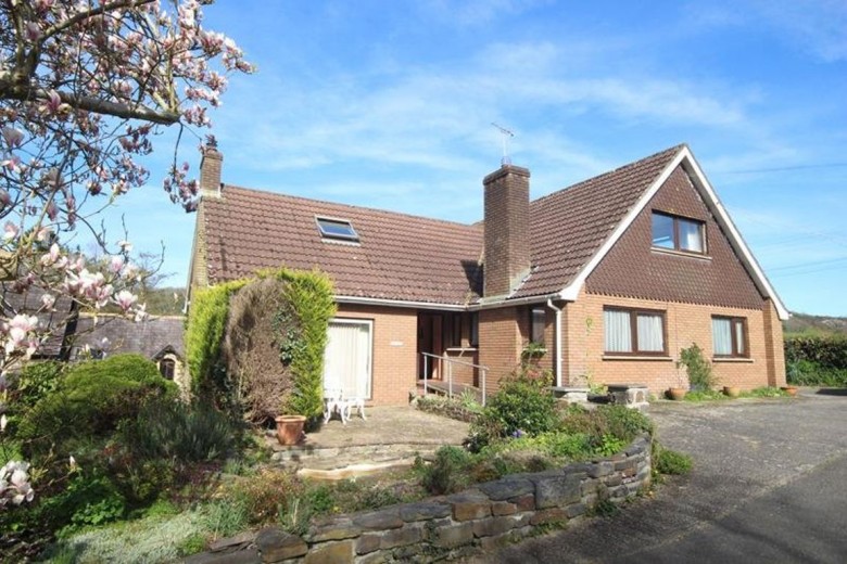 Click the photo for more details of Unfurnished 4-Bed House in stunning location