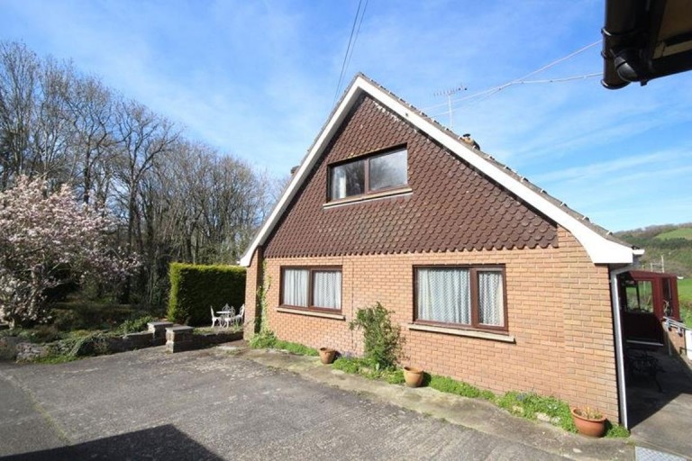 Images for Unfurnished 4-Bed House in stunning location