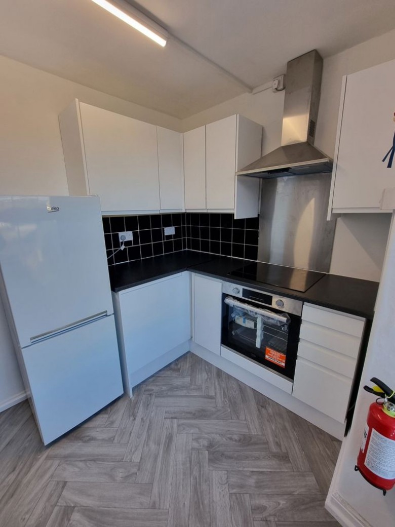 Click the photo for more details of 1 Bed Flat Trefechan