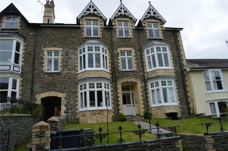 Click the photo for more details of 1 Bed Top Floor Appartment