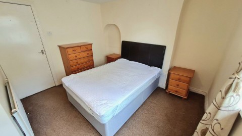 Click the photo for more details of 1 Bed Flat, Queen Street