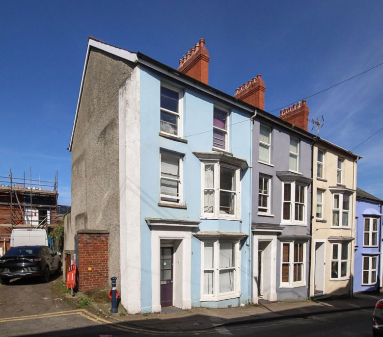 Click the photo for more details of 5 Bed Student House, Queens Street