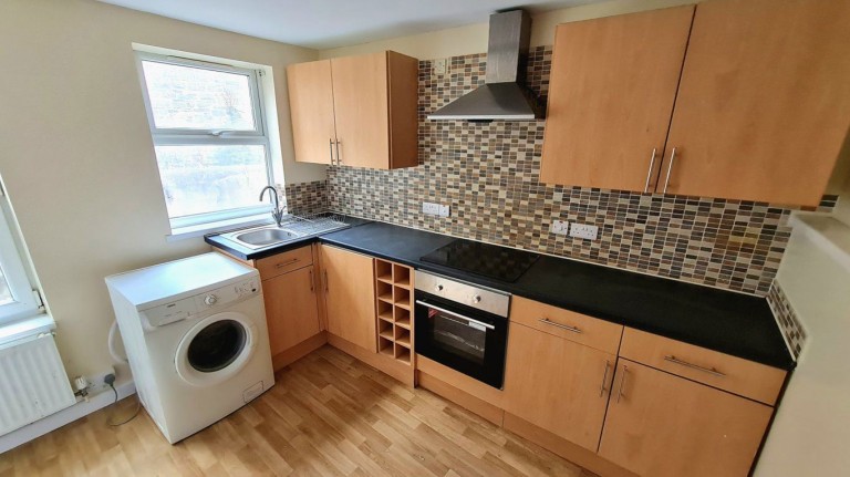 Images for 2-Bed Unfurnished Maisonette