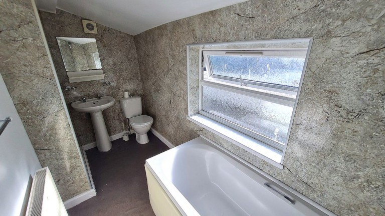 Images for 2-Bed Unfurnished Maisonette