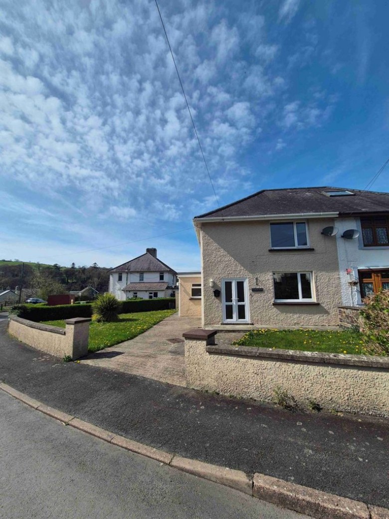 Click the photo for more details of Three bedroom house, Llanfarian