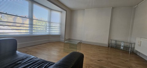 Click the photo for more details of 1 bed flat queens road