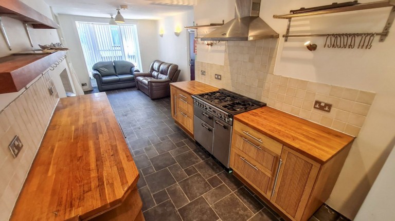 Images for One Room in a Student House