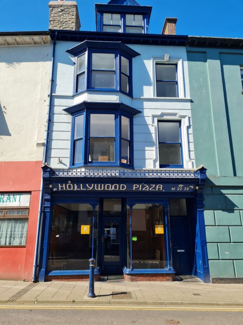 Click the photo for more details of 2 Bed Flat, Pier Street