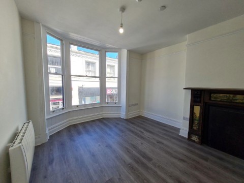 Click the photo for more details of 2 Bed Flat, Pier Street