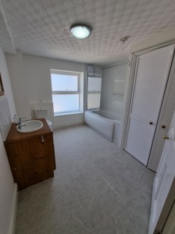 Images for 4-bedroom House, Rhydyfelin